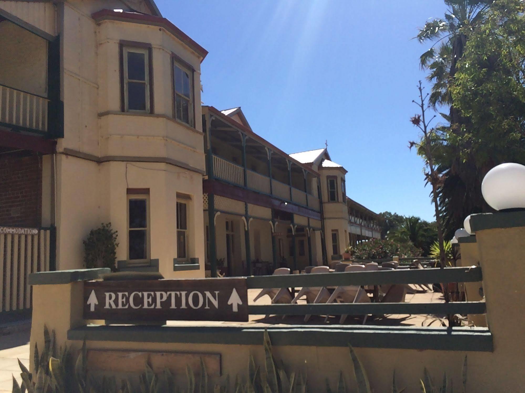 The Priory Hotel Dongara Eksteriør bilde